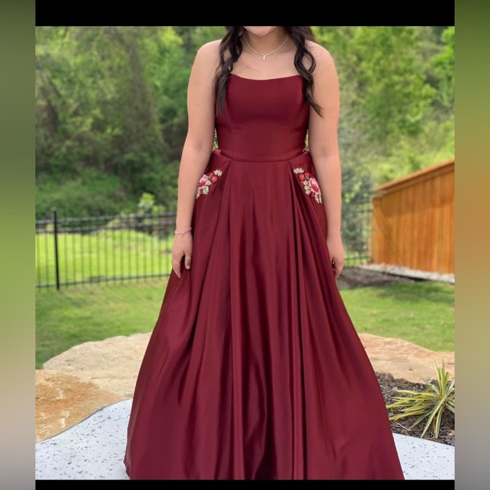 Red Formal dress- worn 2x size 6-8